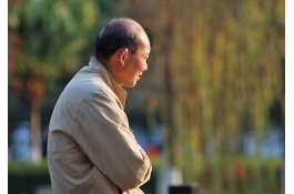 老人萬元被騙，仁杰偵探能否主持公道？